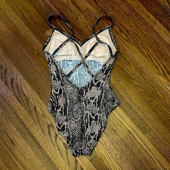 Snakeskin Print Full Piece Bathing Suit Women’s Size 6 - Picture 4 of 6